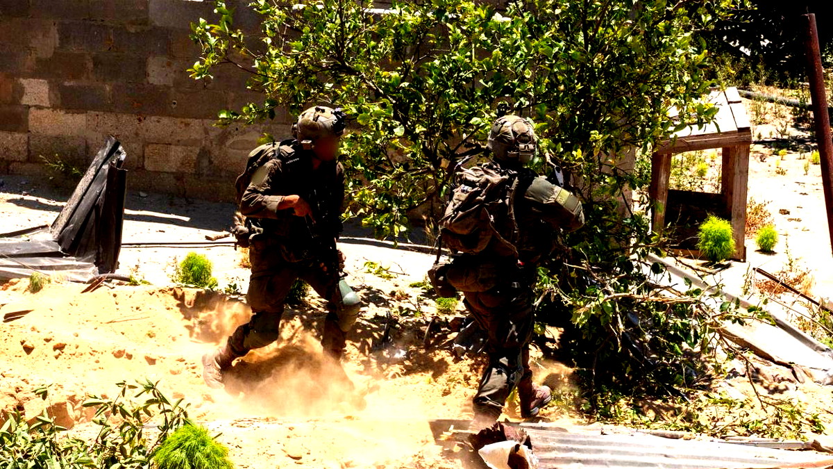 الجيش الإسرائيلي: اعتقال 12 شخصًا بالضفة الغربية بدعوى التخطيط لهجمات ومصادرة أسلحة