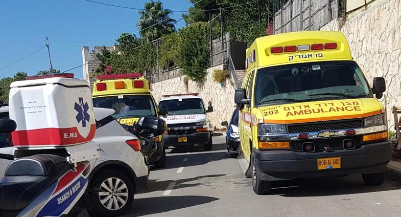 إصابة متوسطة لعامل جرّاء سقوطه عن ارتفاع 3 أمتار أثناء عمله في كريات أربع قرب الخليل