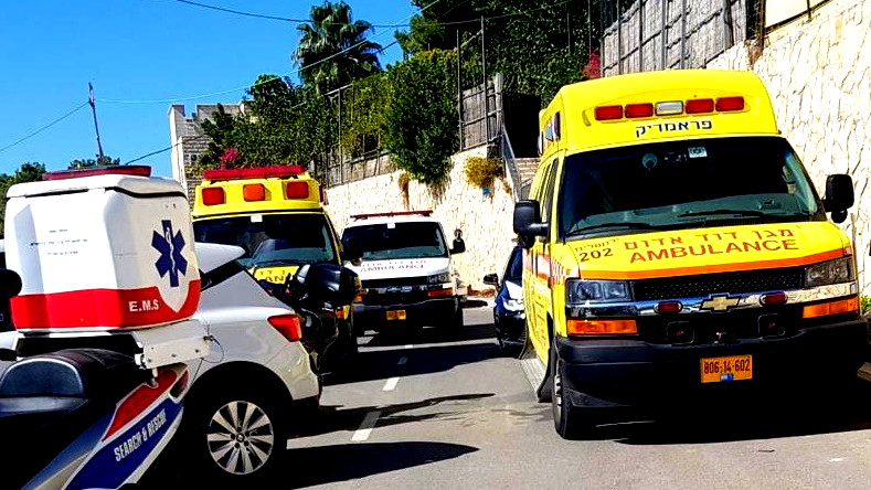 إصابة متوسطة لعامل جرّاء سقوطه عن ارتفاع 3 أمتار أثناء عمله في كريات أربع قرب الخليل