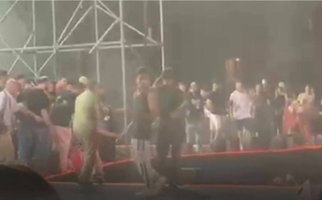 محمد رمضان يزعم تعرضه لمحاولة اغتيال خلال حفل في الساحل الشمالي ومقتل عامل جرّاء الانفجار 