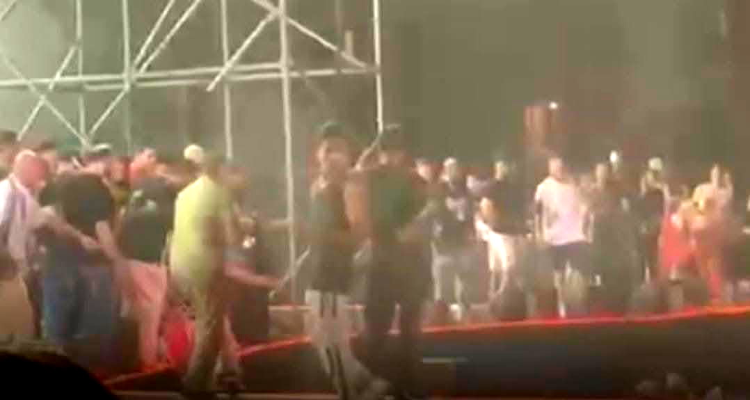 محمد رمضان يزعم تعرضه لمحاولة اغتيال خلال حفل في الساحل الشمالي ومقتل عامل جرّاء الانفجار 