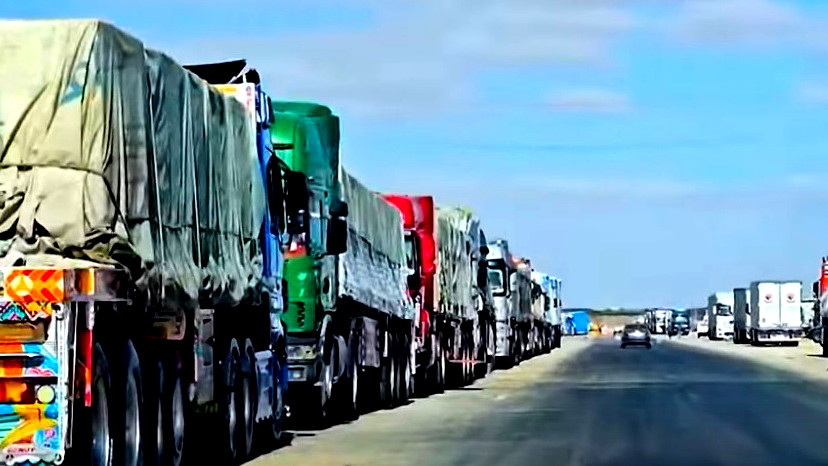 تقرير: انتقادات في آلية توزيع المساعدات في غزة ومطالبات في وقف الانتهاكات وحماية المدنيين