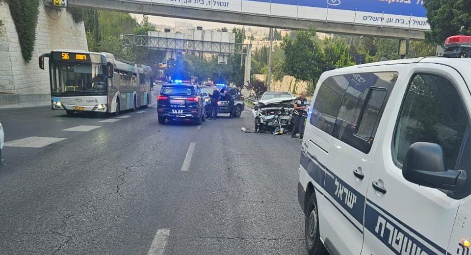 منطقة القدس: إصابة شاب (38 عامًا) بجروح حرجة إثر حادث طرق بين مركبتين بالقرب من كريات موشيه 