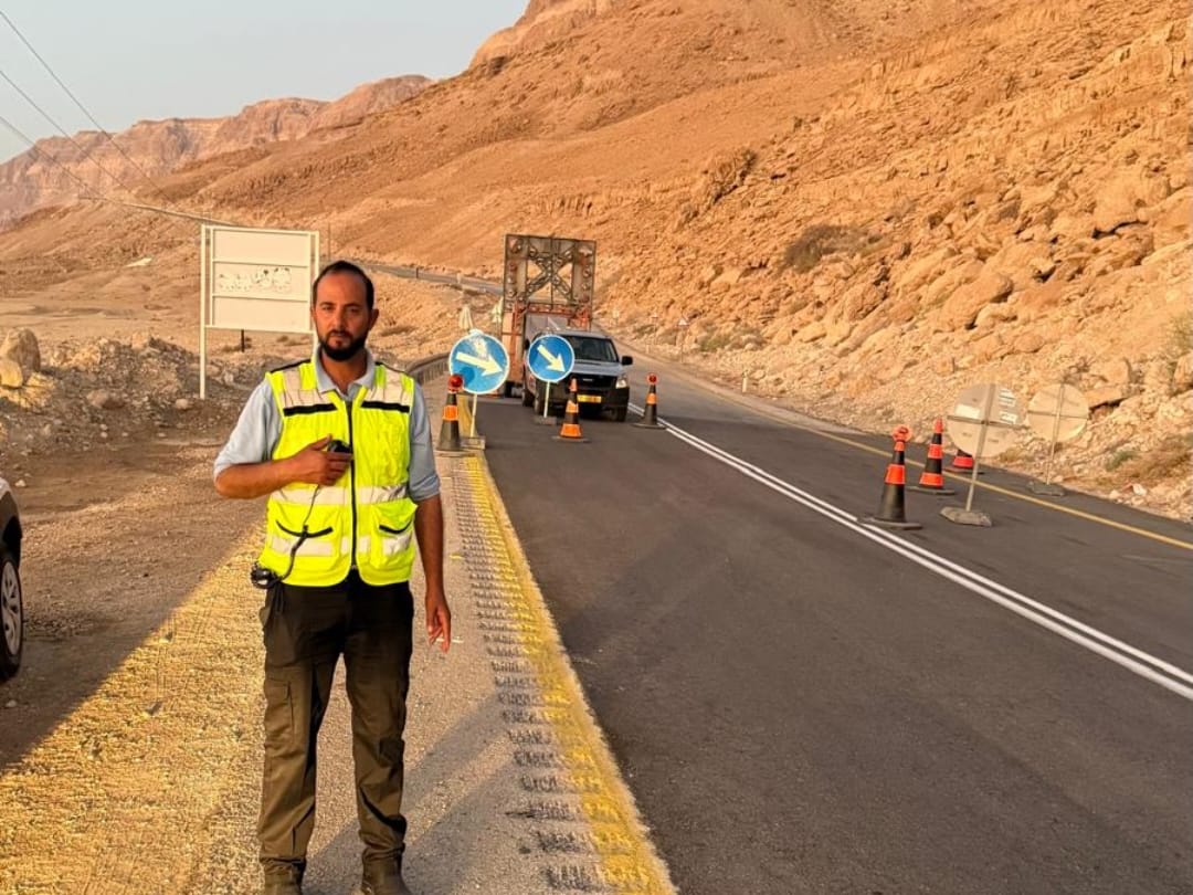 إغلاق شارع 90 في الجنوب حتى إشعار آخر بسبب حفرة عميقة  