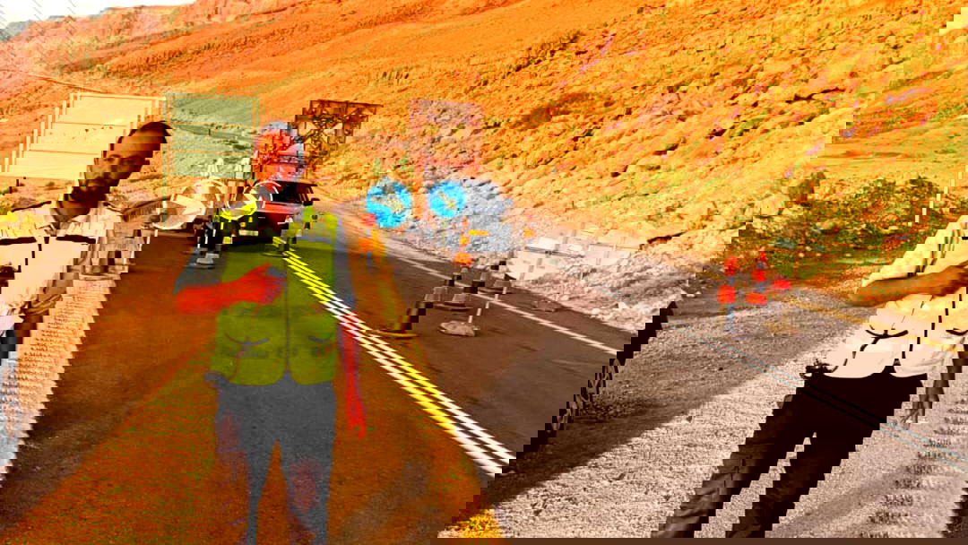 إغلاق شارع 90 في الجنوب حتى إشعار آخر بسبب حفرة عميقة 