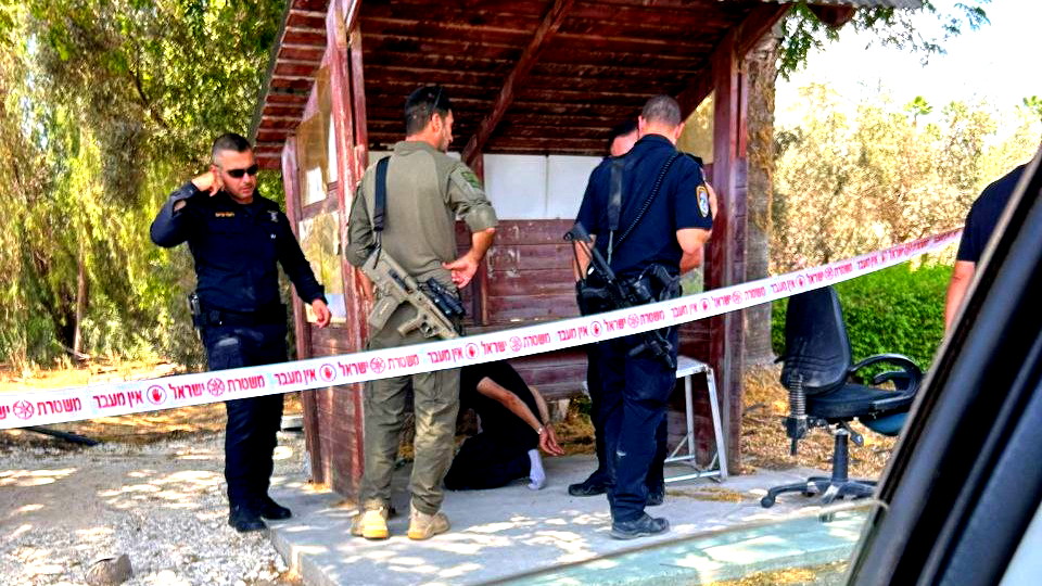 تقرير أولي: الاشتباه في محاولة تنفيذ عملية طعن عند مدخل كيبوتس "متسير" قرب باقة الغربية.. تم تحييد المنفذ