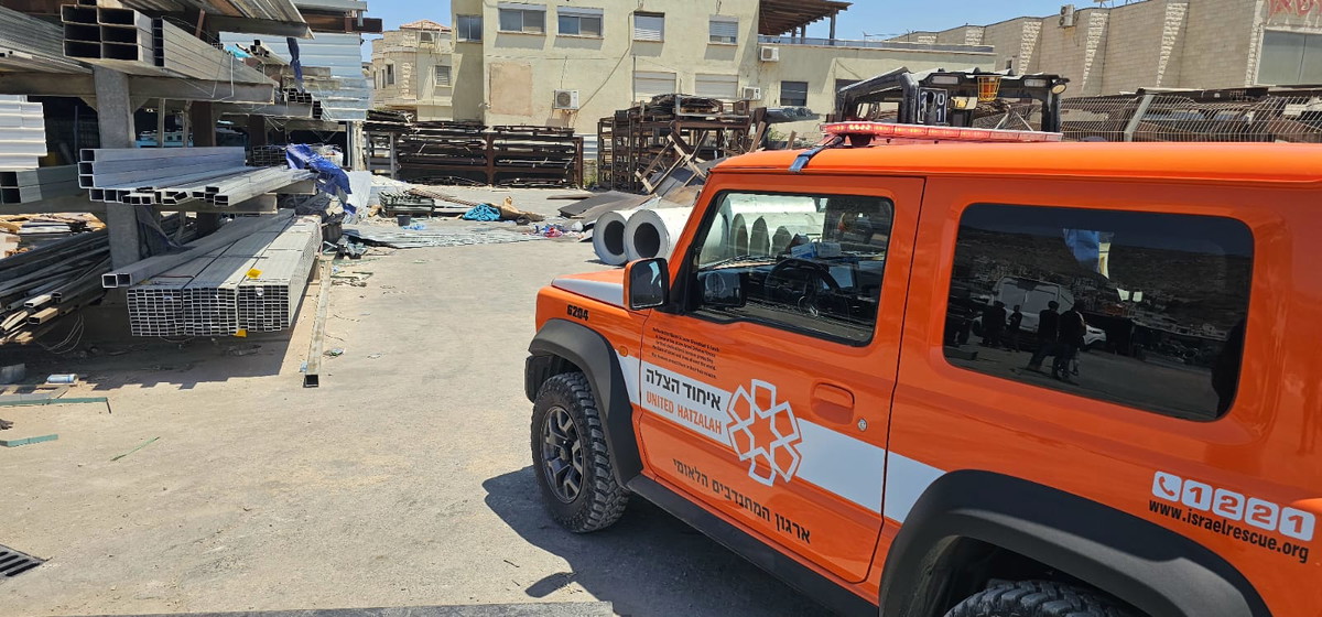 اصابة خطيرة لعامل سقط عليه جسم ثقيل في مصنع ببلدة كفرمندا