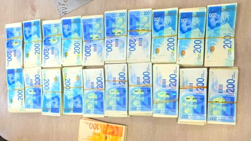 خلال تفتيش في ام الفحم - ضبط  400 ألف شيكل  يُشتبه في أنها أموال ناتجة عن أنشطة إجرامية