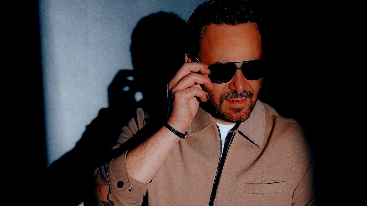 الفنان اللّبناني عاصي الحلاني يطرح أغنيته الجديدة بعنوان "قلبي شاطر"