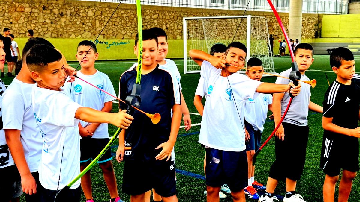 أجواء مفعمة بالفرح خلال حفل تكريم طلاب مخيم كرة القدم في المركز الجماهيري أم الفحم