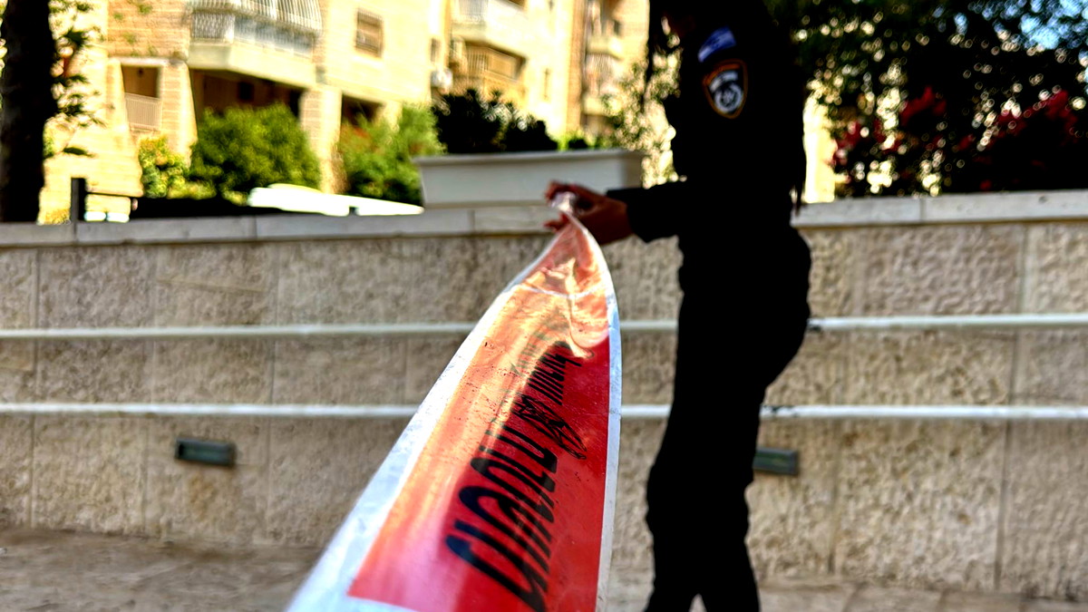 العثور على جثة  امرأة  في شقة بحي أرمون هنتسيف بالقدس والشرطة تحقق في ملابسات الحادث