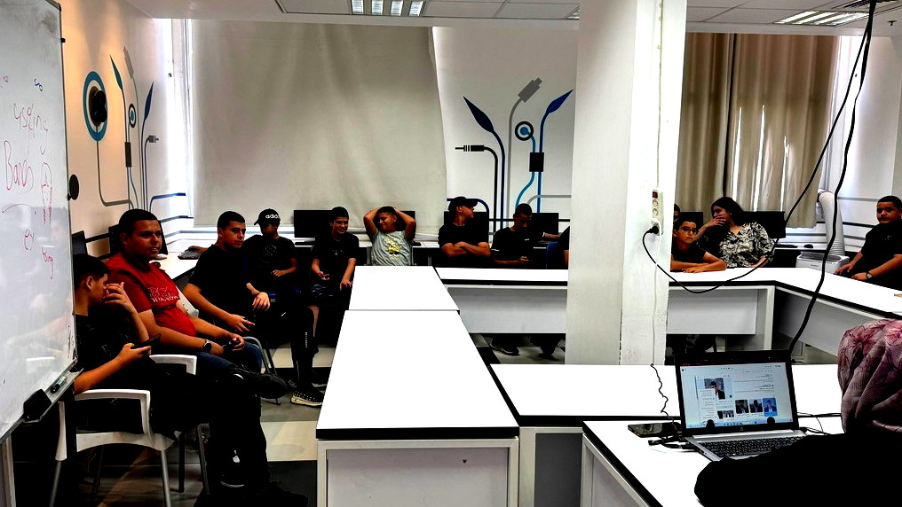 جيل الـAI  في أم الفحم: رحلة استكشاف نحو أدوات المستقبل