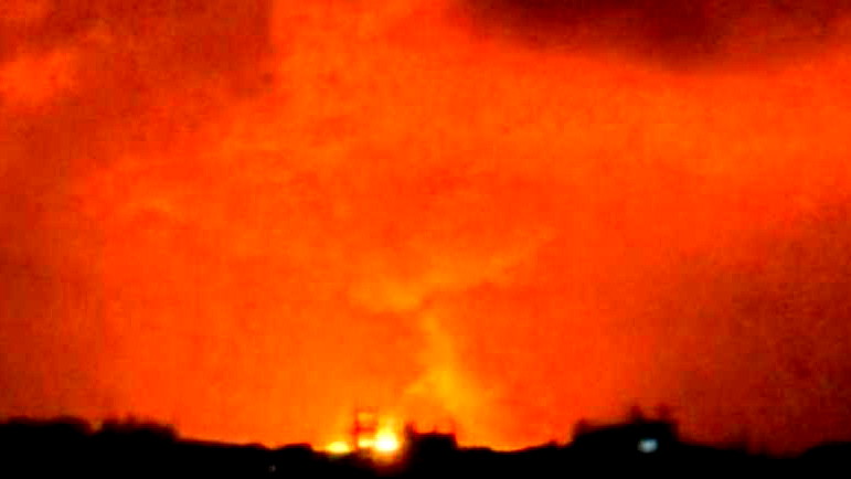 غارات إسرائيلية عنيفة على مواقع لحزب الله في جنوب لبنان