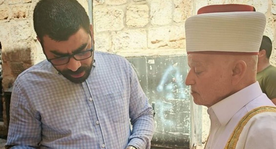 إبعاد مفتي فلسطين والديار المقدسة سماحة الشيخ محمد حسين عن المسجد الأقصى المبارك لمدة ٦ شهور.