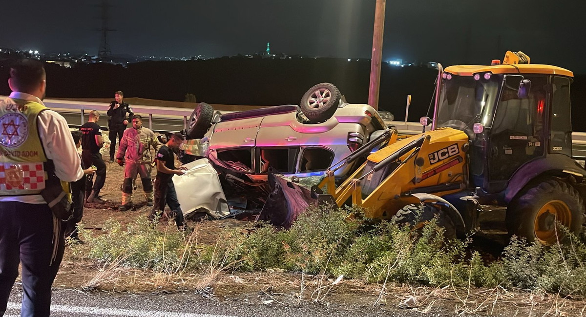 وادي عارة: 4 إصابات بينها خطيرة بحادث اصطدام بين سيارة وجرافة على الطريق 6