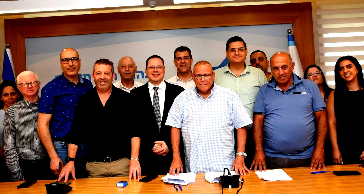 حدث تاريخي في مستشفى الناصرة الإنجليزي: توقيع اتفاقية عمل جماعية هي الأولى من نوعها في المؤسسات الطبية العربية 