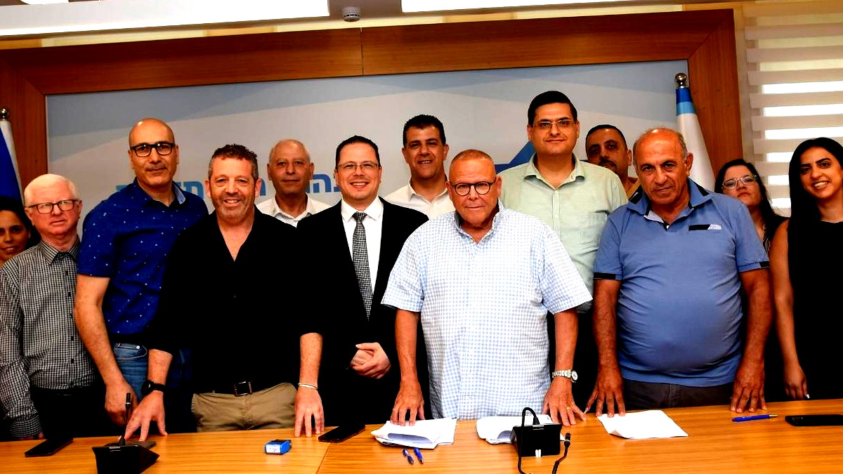 حدث تاريخي في مستشفى الناصرة الإنجليزي: توقيع اتفاقية عمل جماعية هي الأولى من نوعها في المؤسسات الطبية العربية