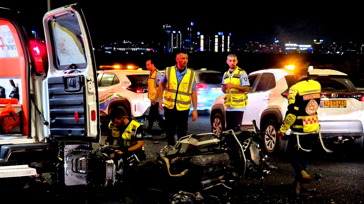 منطقة المركز: إصابة خطيرة لسائق دراجة نارية (24 عامًا) إثر اصطدامه بمركبة على شارع 5 قرب كفار هيروك