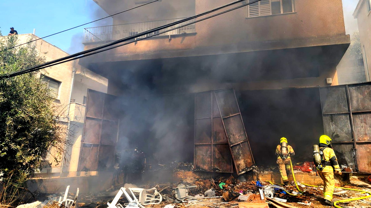 الرينة: اخماد حريق في مخزن مبنى سكني دون إصابات