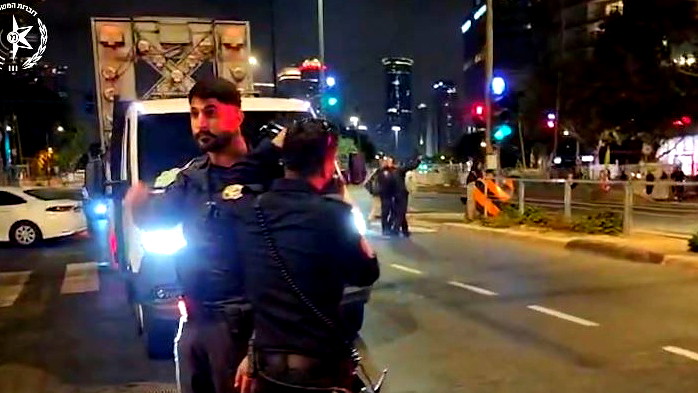 تل أبيب: اعتقالات بعد إغلاق شارع إيلون خلال مظاهرة لعائلات أسرى غزة