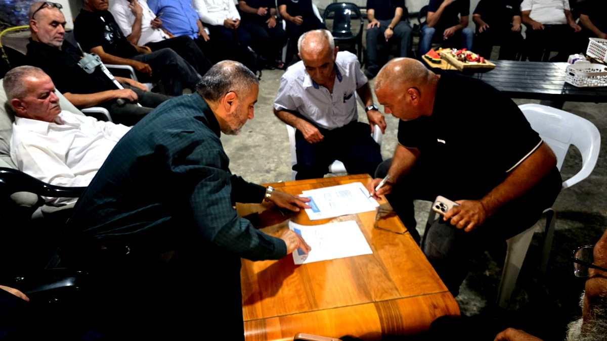 مشهد مهيب يفيض بالمحبة- عقد راية الصّلح بين عائلتي صبيحات وأبو بكر في قرية سالم