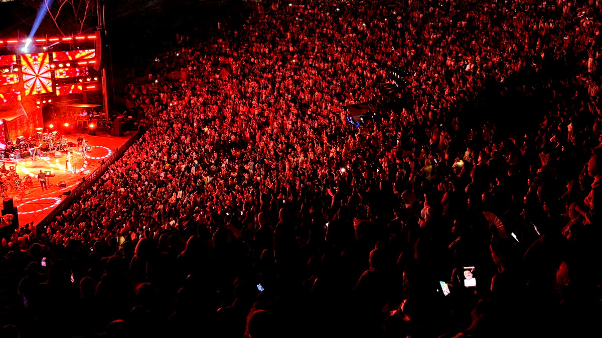 شمس الأغنية الفنّانة نجوى كرم تحطم الأرقام في قرطاج وتكتب فصلًا ذهبيًا جديدًا مع الجمهور التونسي