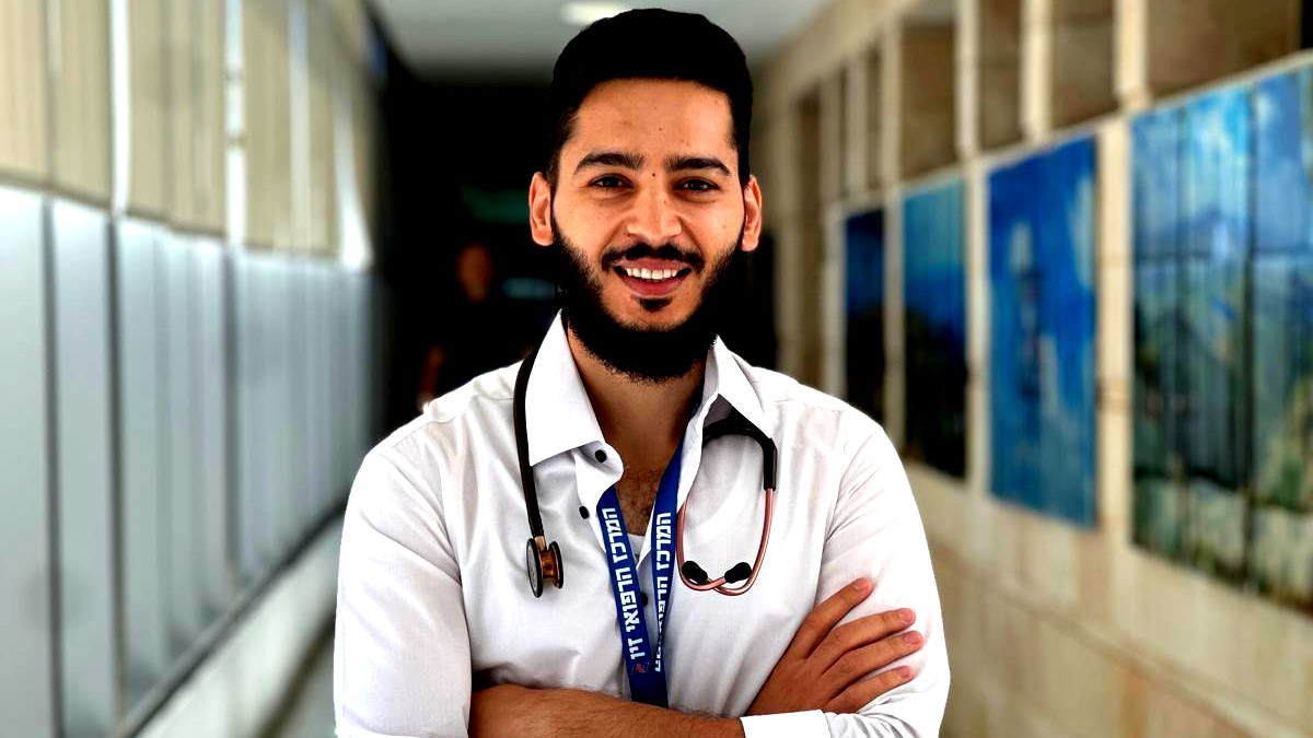 الدكتور إسماعيل مصالحة، أخصائي العلاج الإشعاعي وباحث في الذكاء الاصطناعي - ينضم إلى فريق الأورام في مركز زيف الطبي في صفد