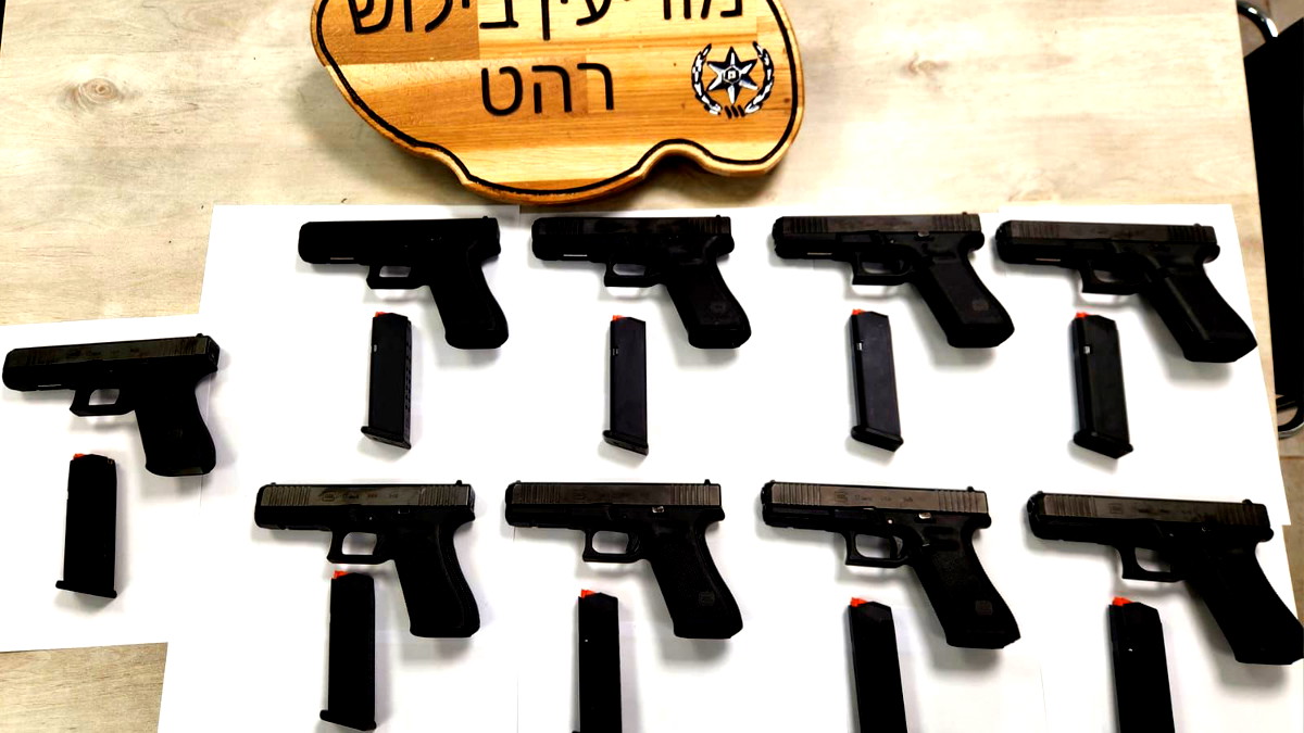 إحباط محاولة تهريب 9 مسدسات غلوك وذخيرة عبر الحدود بين اسرائيل والاردن 