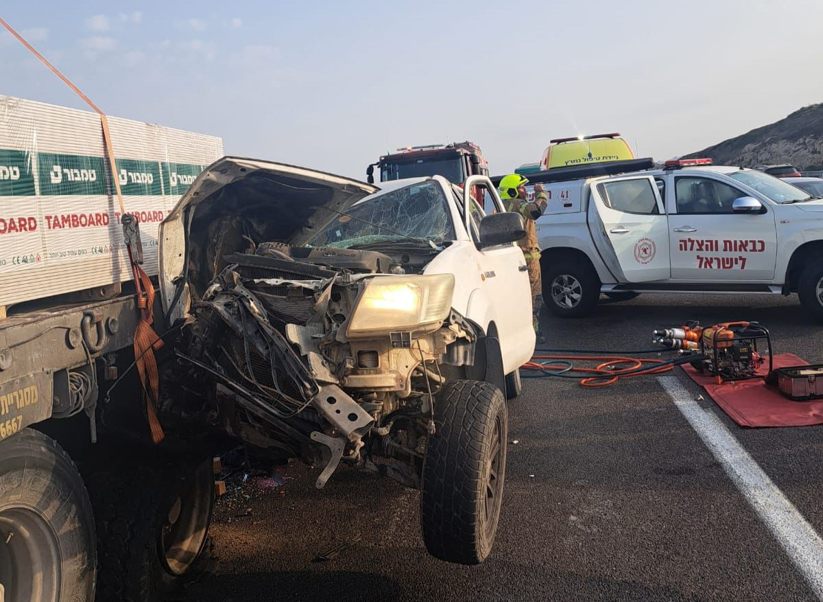 أربع إصابات إحداها خطيرة لشاب (21 عامًا) من جرّاء حادث طرق وقع بين شاحنة ومركبة خصوصية في منطقة الكرمل 