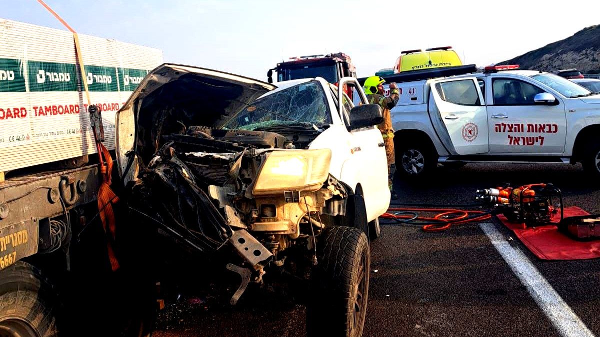 أربع إصابات إحداها خطيرة لشاب (21 عامًا) من جرّاء حادث طرق وقع بين شاحنة ومركبة خصوصية في منطقة الكرمل