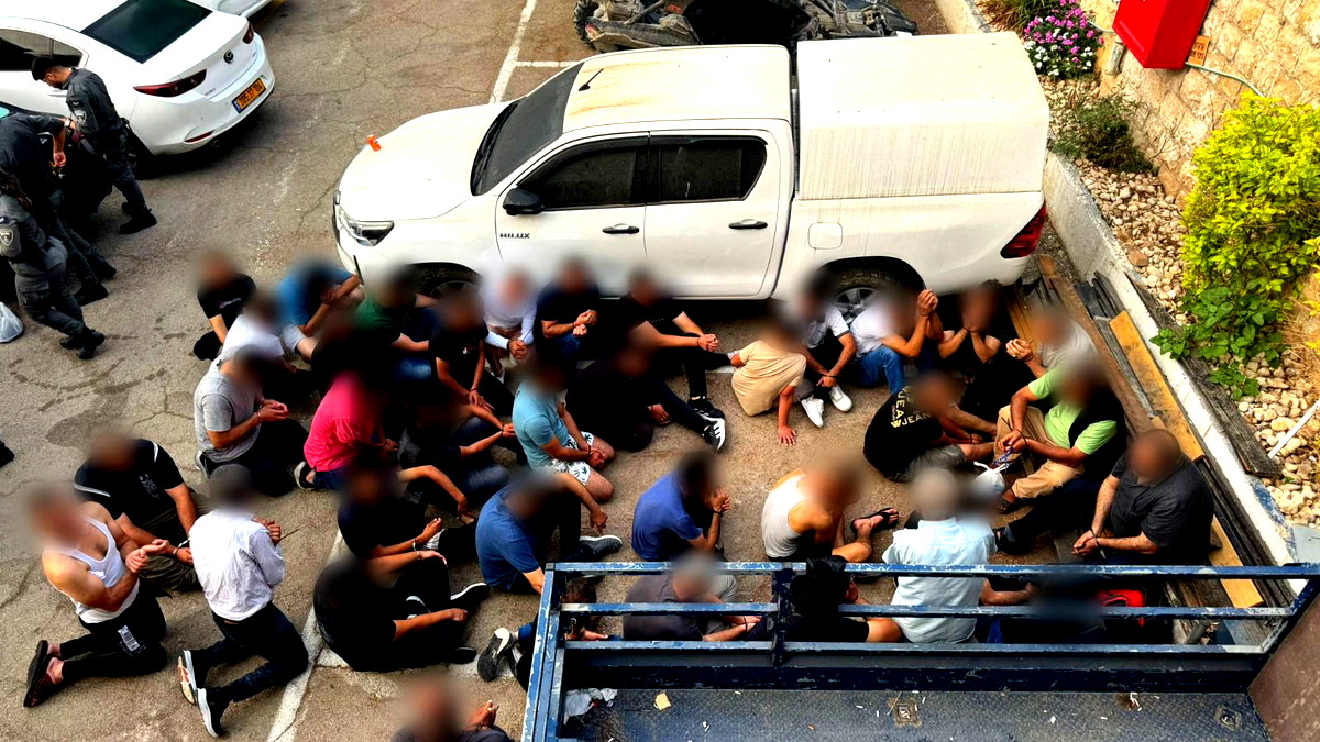 توثيق بالفيديو| اعتقال 42 شخصًا من سكّان غزّة بشبهة الإقامة في مدينة النّاصرة بشكلٍ غير قانوني