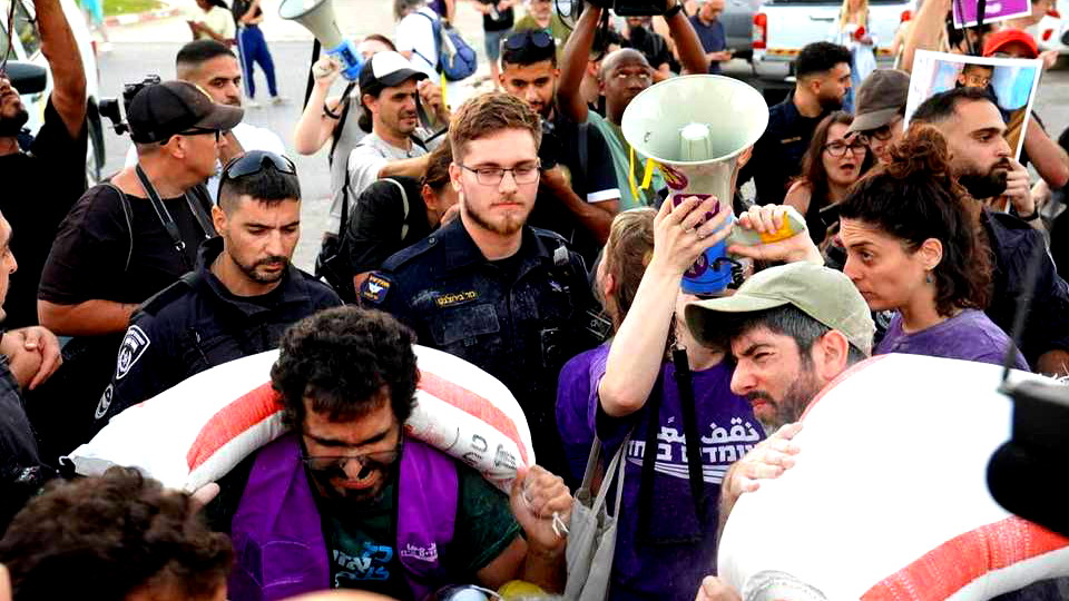 المتابعة تقر مظاهرة قطرية ضد الحرب على غزة 