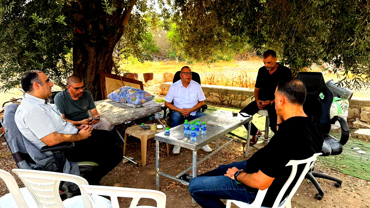 النائب ياسر حجيرات يزور مقبرة الشيخ القسام ويبحث مع الأوقاف خطوات عملية للتصدي لدعوات بن غفير هدم الضريح