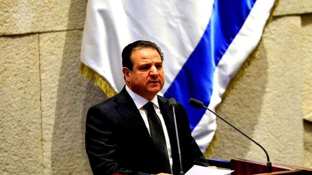 عدالة يطالب بإعادة فتح تحقيق شامل وتقديم المعتدين والمحرضين على النائب أيمن عودة في "نس تسيونا" للعدالة