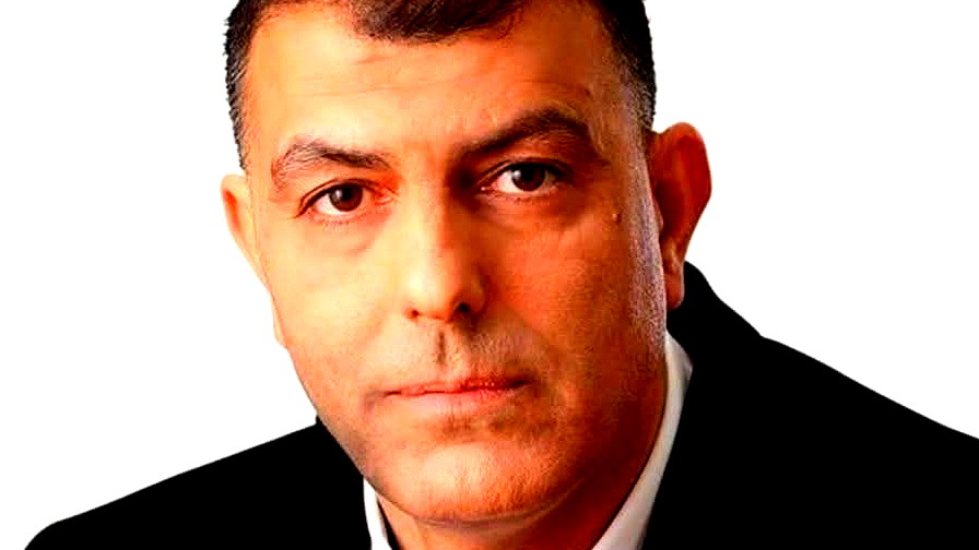 د. ياسر حجيرات يتدخل لحل أزمة 47 مسافرًا عالقين في البوسنة بعد فقدان جوازات سفرهم