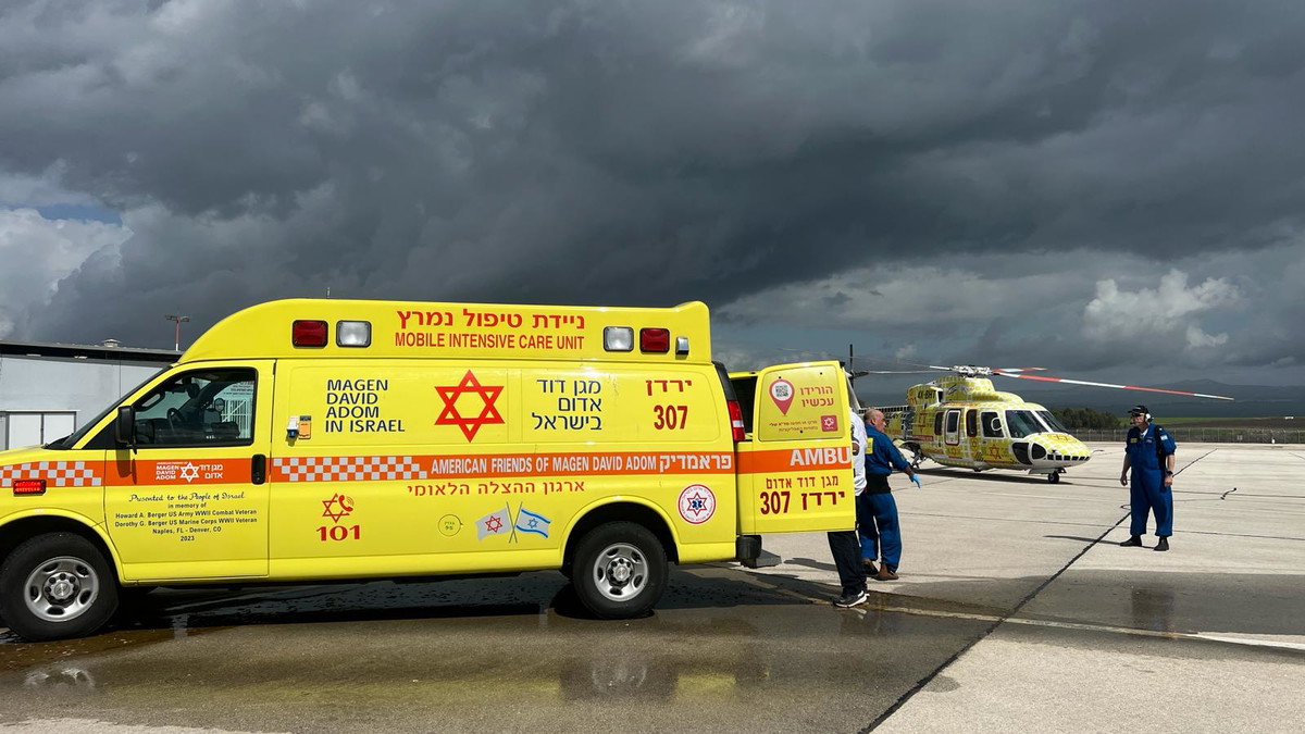 أربع إصابات إحداها متوسّطة من جرّاء حادث طرق وقع بين مركبتين على شارع 87 شماليّ البلاد 