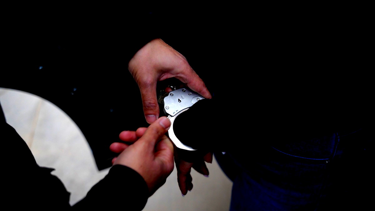 لائحة اتّهام بحقّ قاصرين (16، 17 عامًا) من منطقة النقب بالتورّط بمحاولات عدّة لتنفيذ صفقات للاتجار بالسلاح