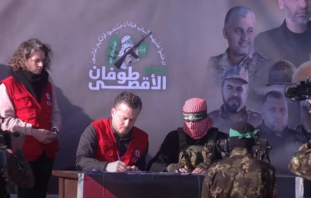 إعلام عبري: إسرائيل تسلمت رد حماس على مقترح اتفاق وقف إطلاق النار في غزة 