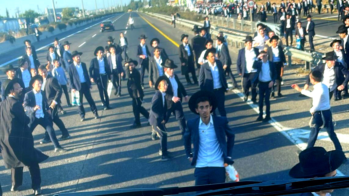 اعادة فتح شوارع حيوية في البلاد بعد مظاهرات للحريديم