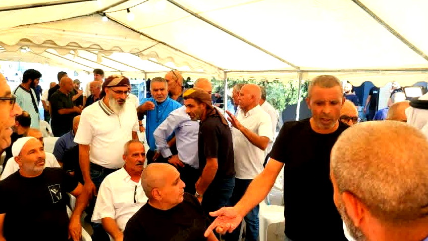 عقد راية الصلح بين عائلتي أبو غانم وشعبان من اللد بعد نزاع راح ضحيته 6 شبان