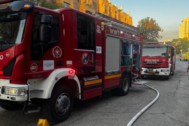 بئر السبع: اندلاع حريق في مبنى سكني وإصابة 13 شخصًا إثر استنشاق الدخان