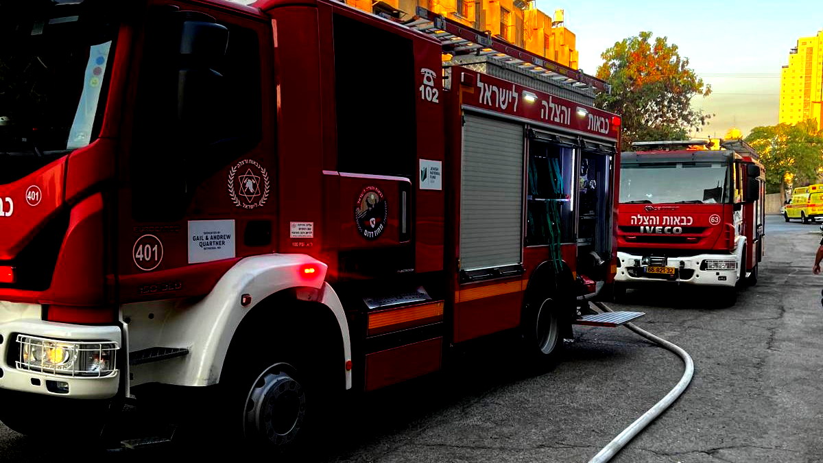 بئر السبع: اندلاع حريق في مبنى سكني وإصابة 13 شخصًا إثر استنشاق الدخان