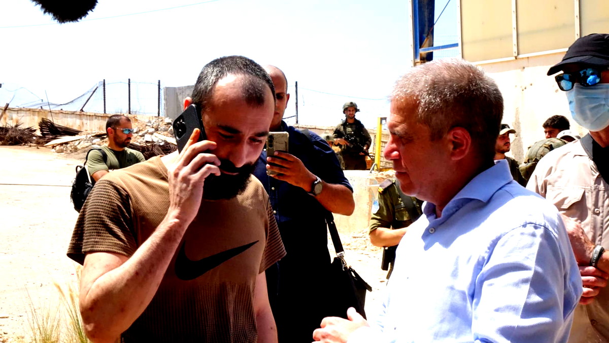 إسرائيل تعلن استعادة صالح أبو حسين بعد عام من الاحتجاز في لبنان