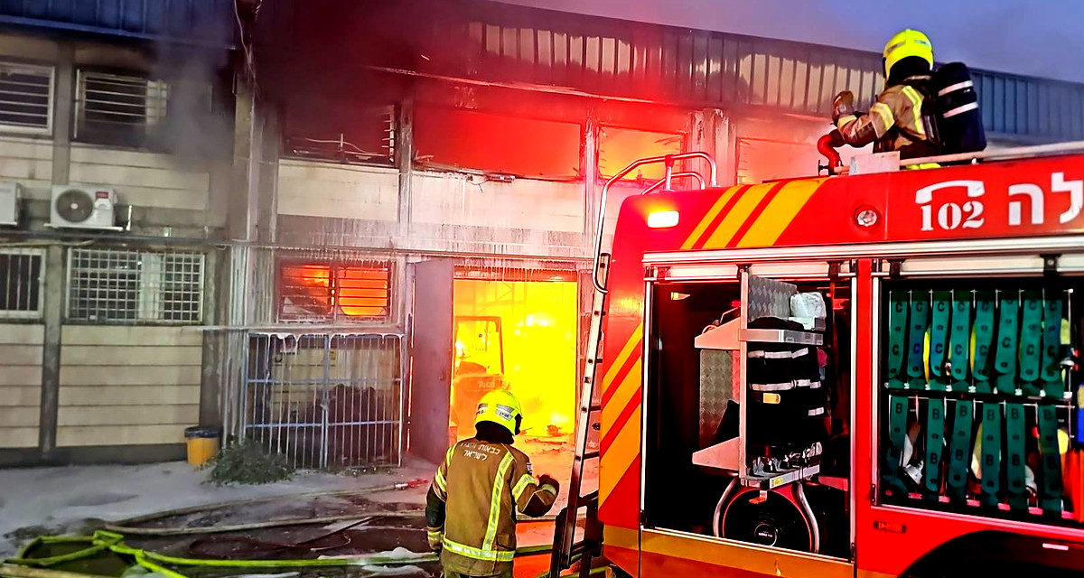  طبريا: عمليات مكثفة لإخماد حريق كبير قرب قاعة أفراح