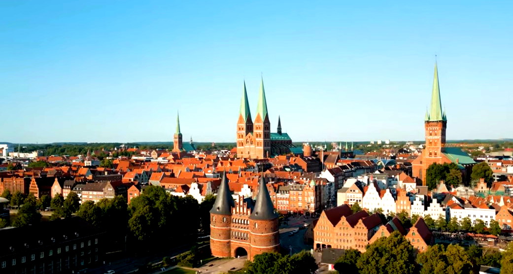 لوبيك: جوهرة شمال ألمانيا التي تجمع بين التراث العريق والمناظر الطبيعية الخلابة 