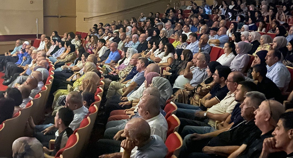 “المنشية” تعيد يافا إلى الحياة على خشبة أم الفحم وتُلهب مشاعر الجمهور 