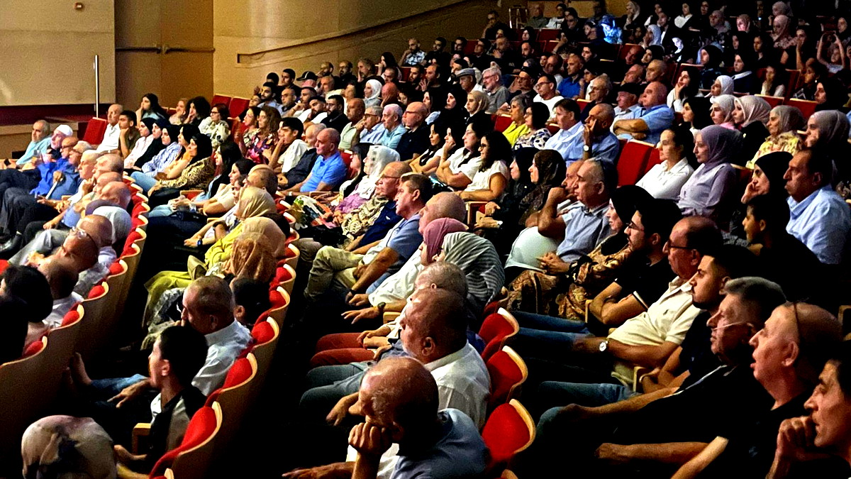 “المنشية” تعيد يافا إلى الحياة على خشبة أم الفحم وتُلهب مشاعر الجمهور