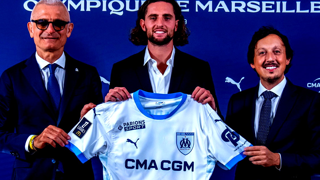 والدة رابيو تهاجم إدارة مارسيليا بشدة بعد تسريح نجلها