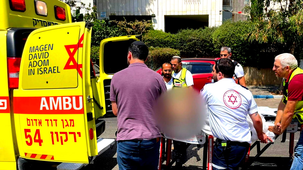 المركز: إصابة شاب (27 عامًا) بجراح خطيرة إثر تعرضه للطعن في جفعات شموئيل