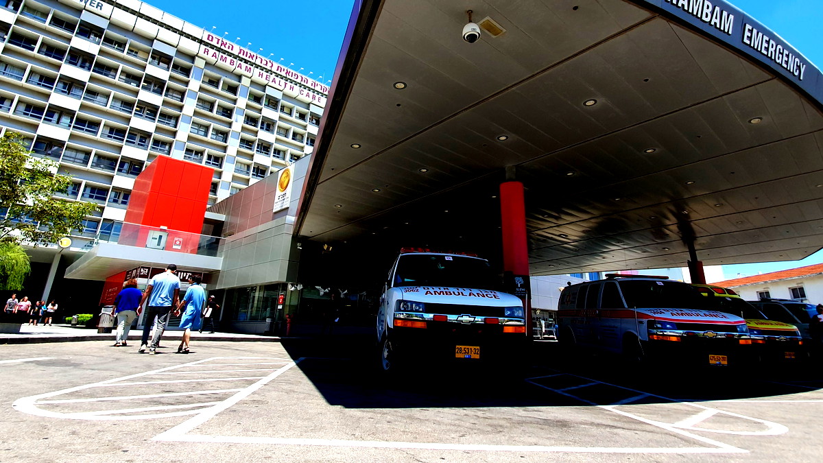 إصابة خطيرة لرضيعة (عام) إثر سقوطها عن ارتفاع 5 أمتار في حيفا